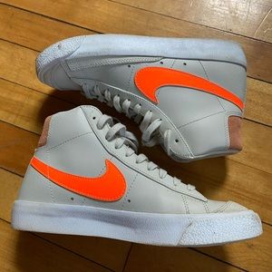 Nike Women’s Blazer Mid 77s in Orange Size 7.5
